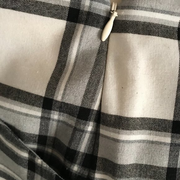 BLack and White Outback Red Plaid Mini Skirt Sz 6 - Picture 4 of 7